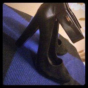 Womens 6.5 black Calvin Klein Heels
